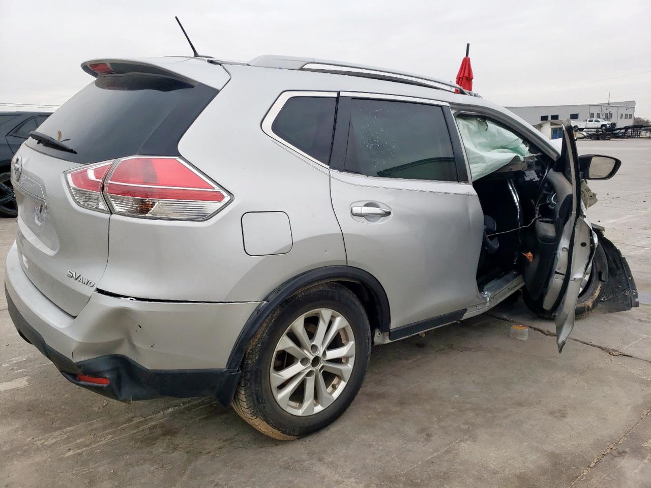 2015 Nissan Rogue - Image 3