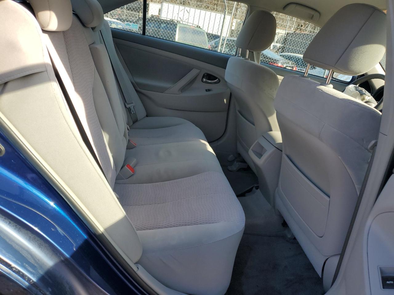 2011 Toyota Camry - Image 11