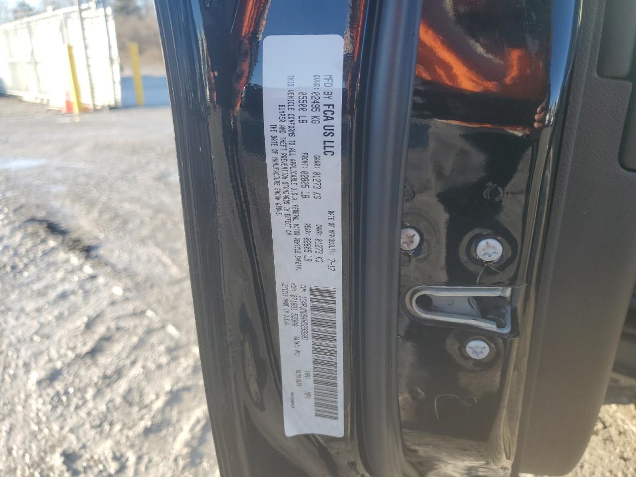 2017 Jeep Grand Cherokee - Image 13