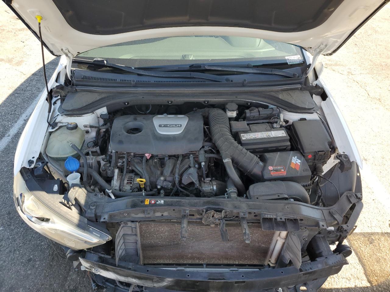 2017 Hyundai Elantra - Image 12