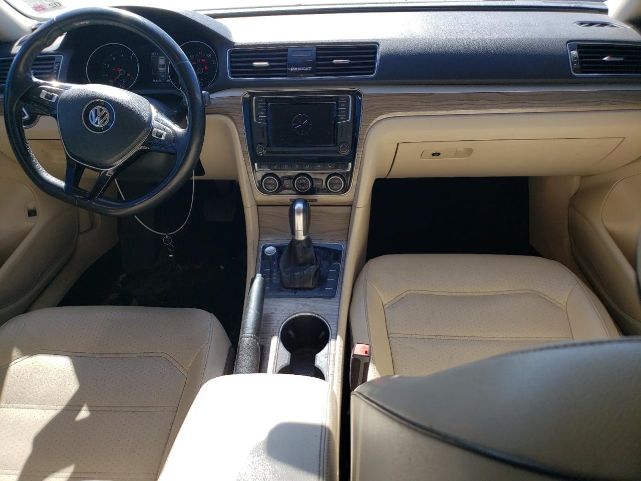 2018 Volkswagen Passat - Image 8