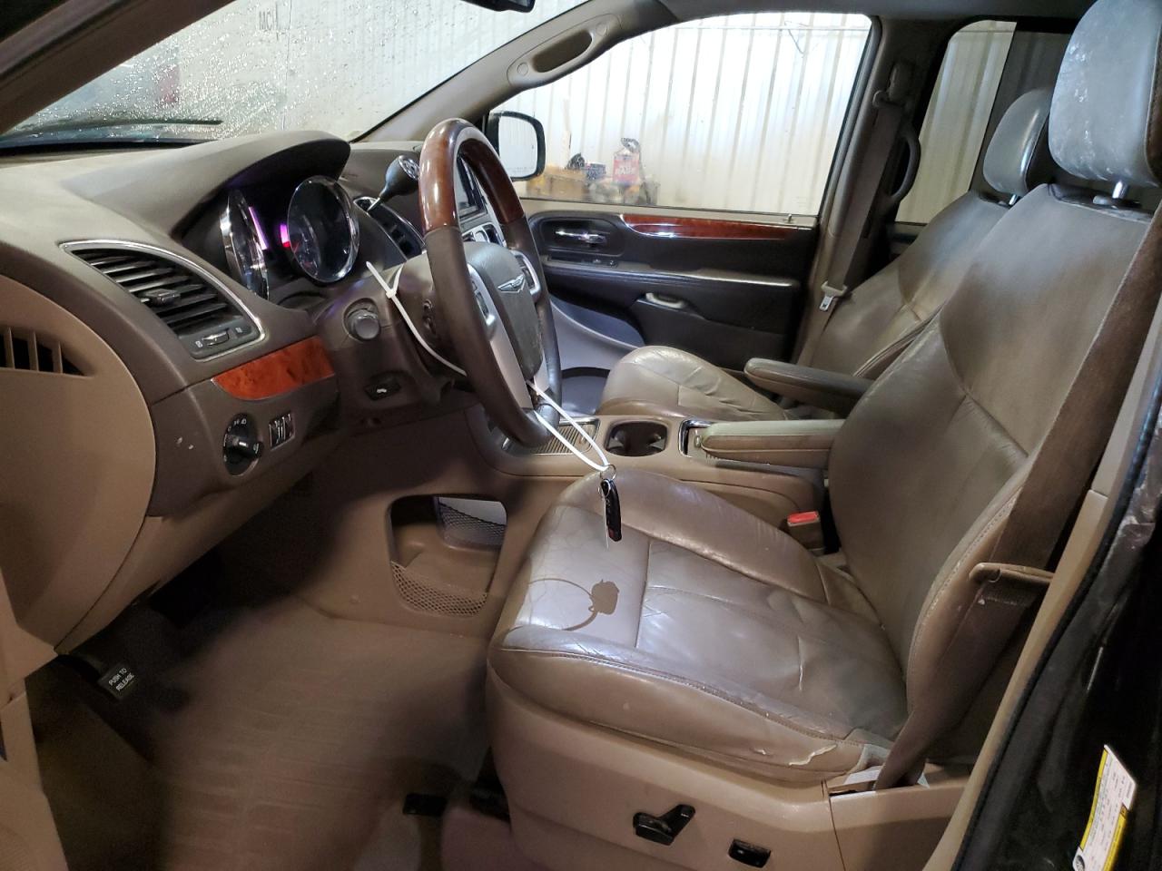 2014 Chrysler Town & Country - Image 7