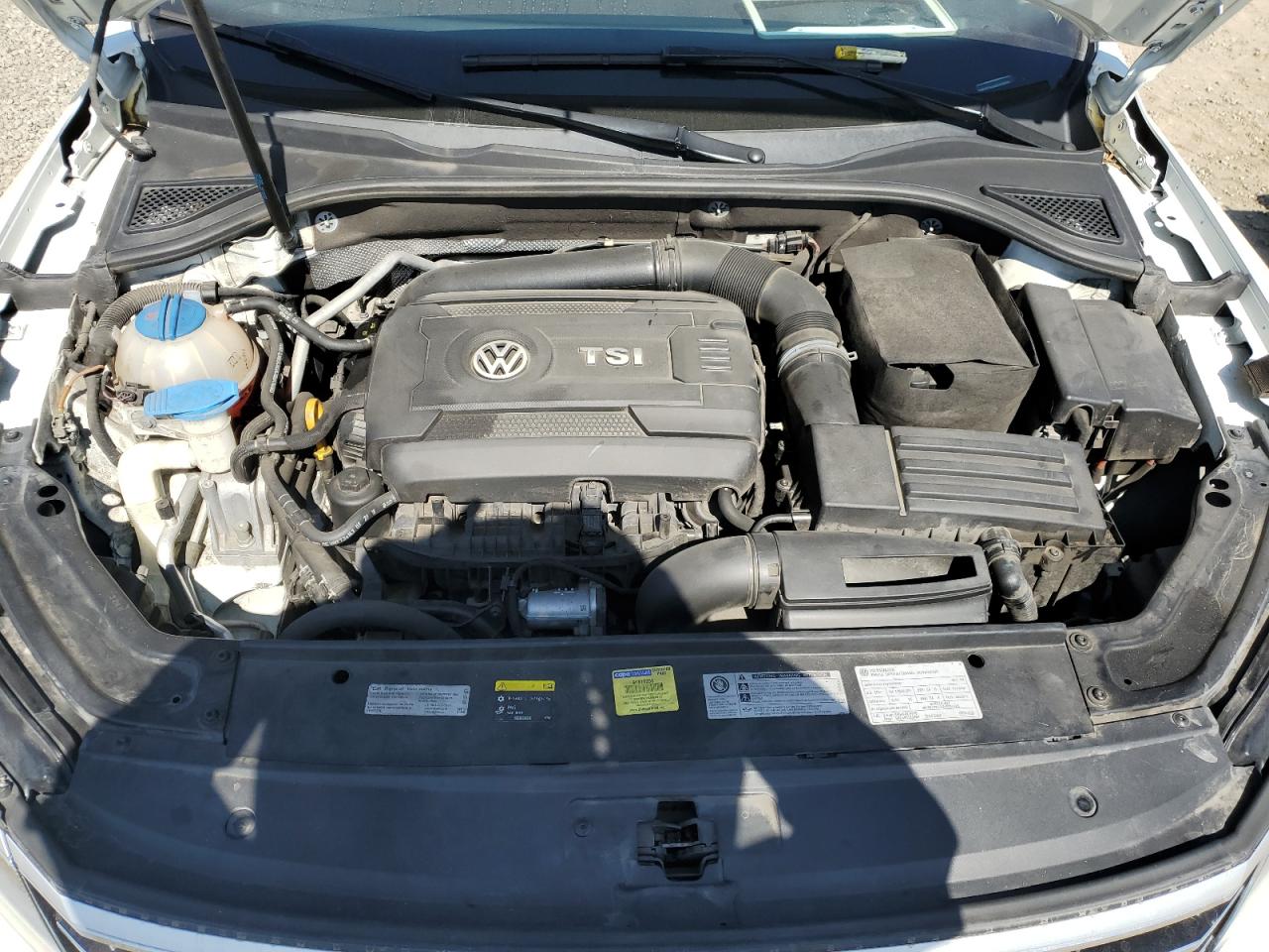 2017 Volkswagen Passat - Image 11