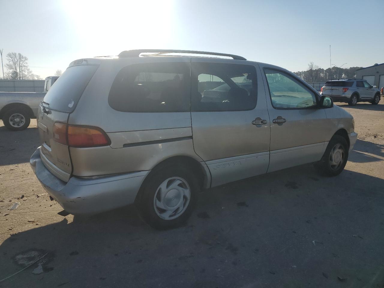 2000 Toyota Sienna - Image 3