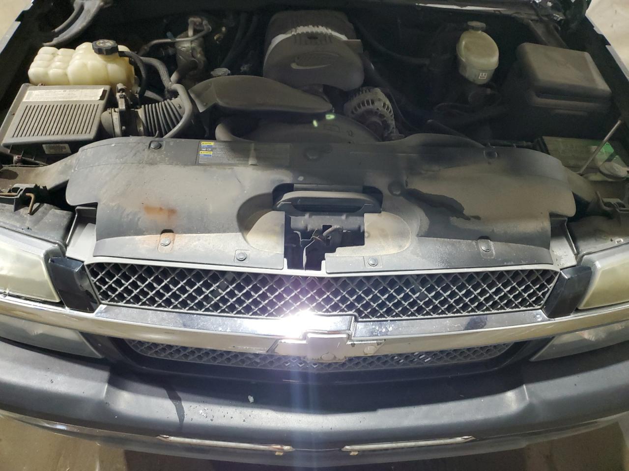 2004 Chevrolet Silverado - Image 11