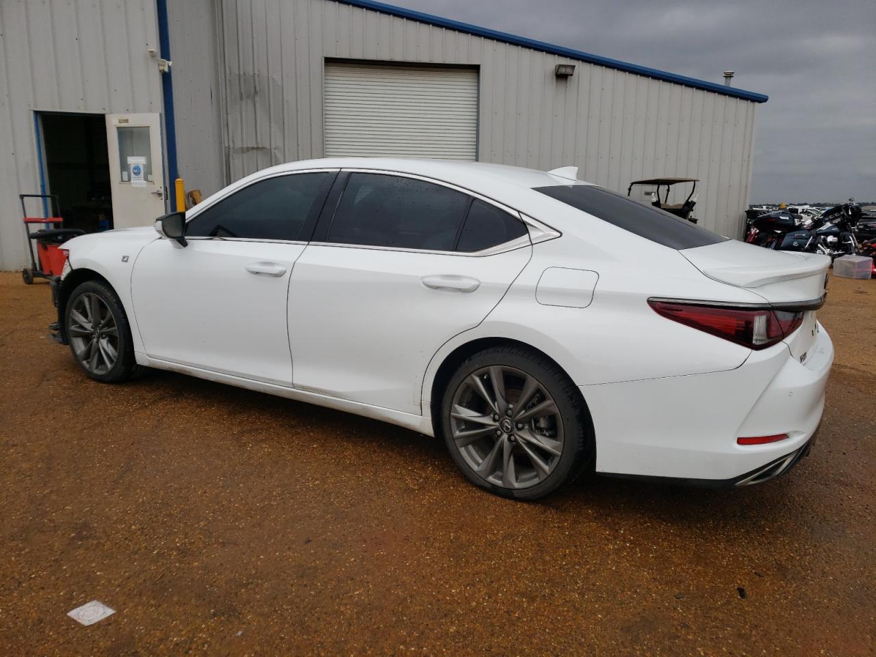 2019 Lexus ES - Image 2