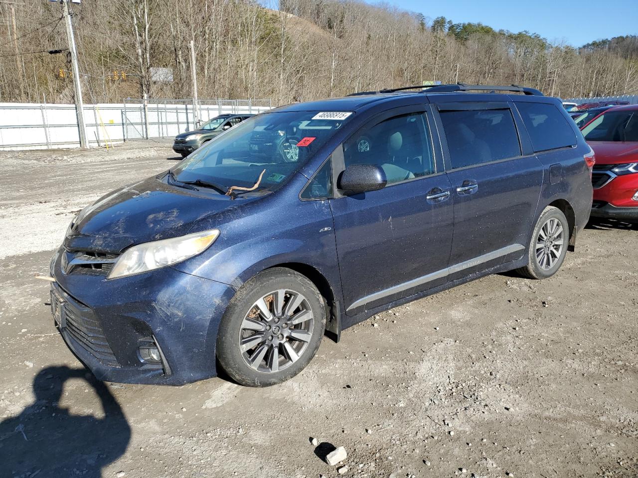 2018 Toyota Sienna Xle for Sale in Hurricane, WV - Water/Flood