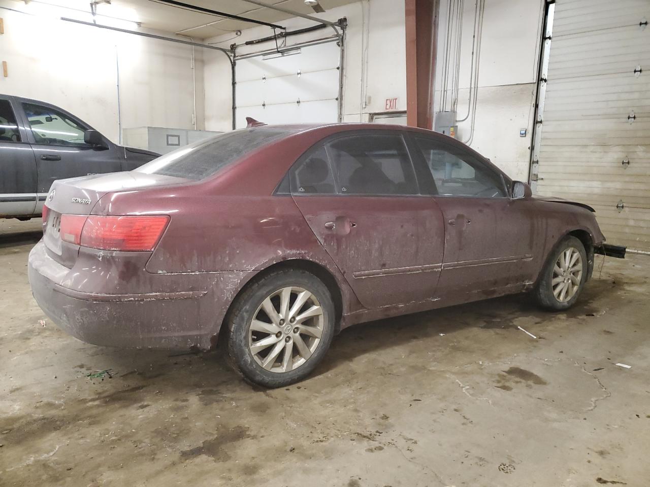 2010 Hyundai Sonata - Image 3