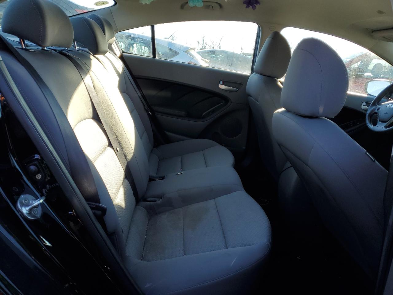 2017 Kia Forte - Image 10
