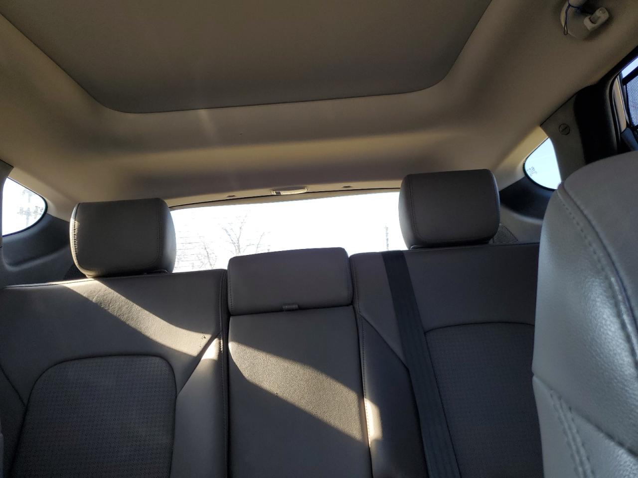 2014 Hyundai Santa Fe - Image 10
