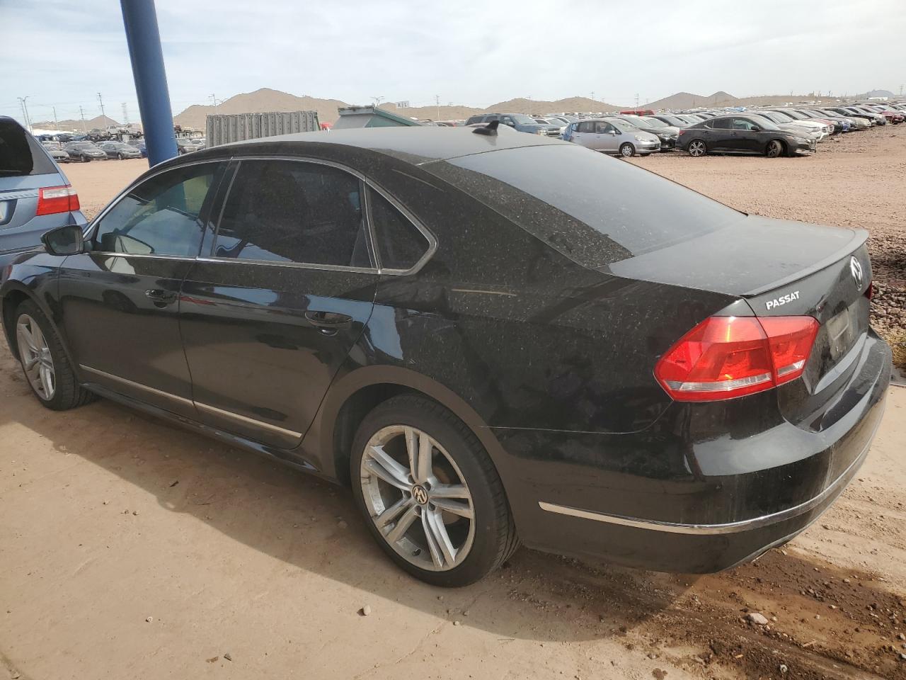 2014 Volkswagen Passat - Image 2
