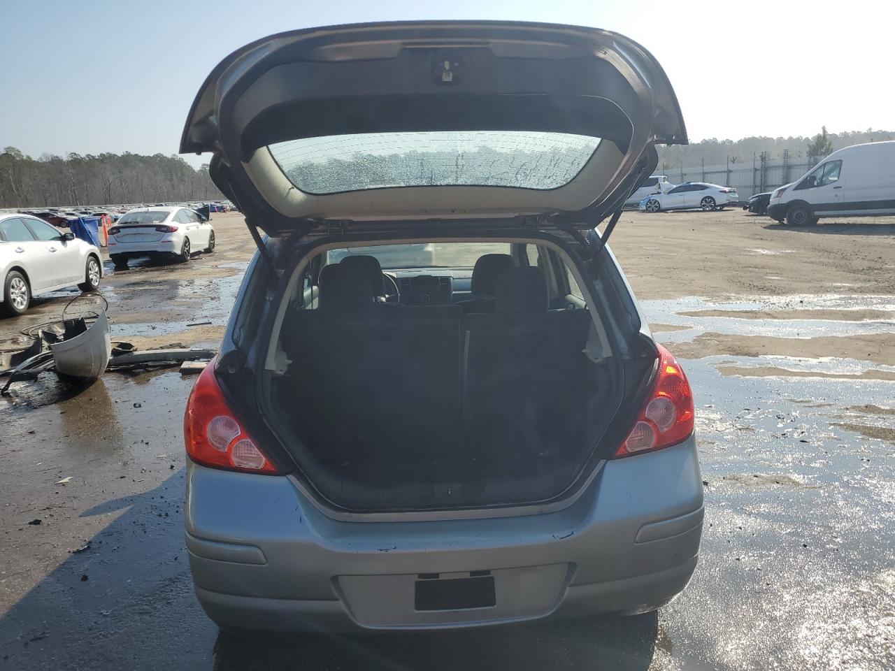 2011 Nissan Versa - Image 6
