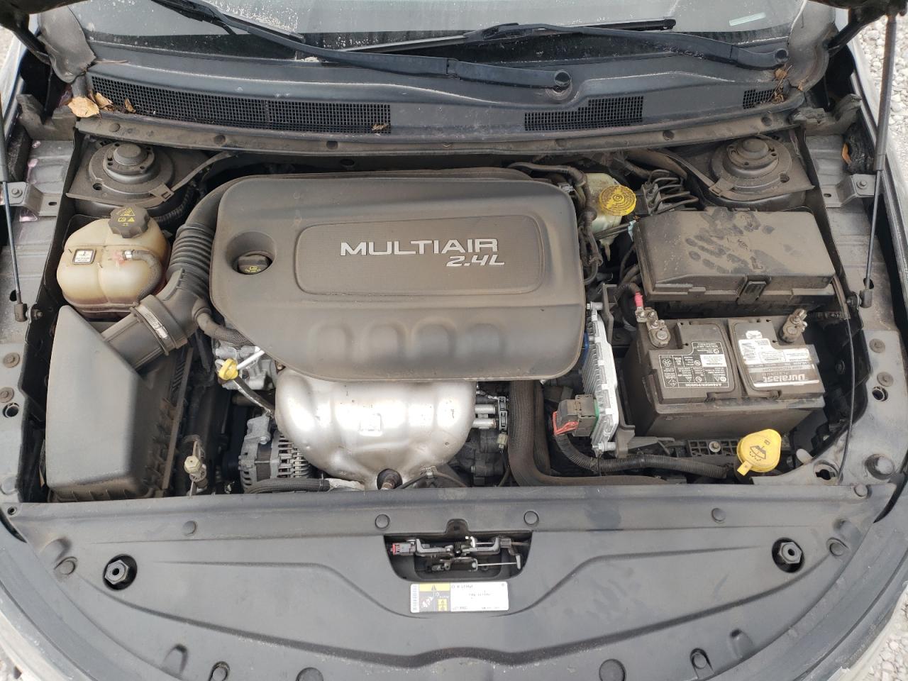 2015 Chrysler 200 - Image 11