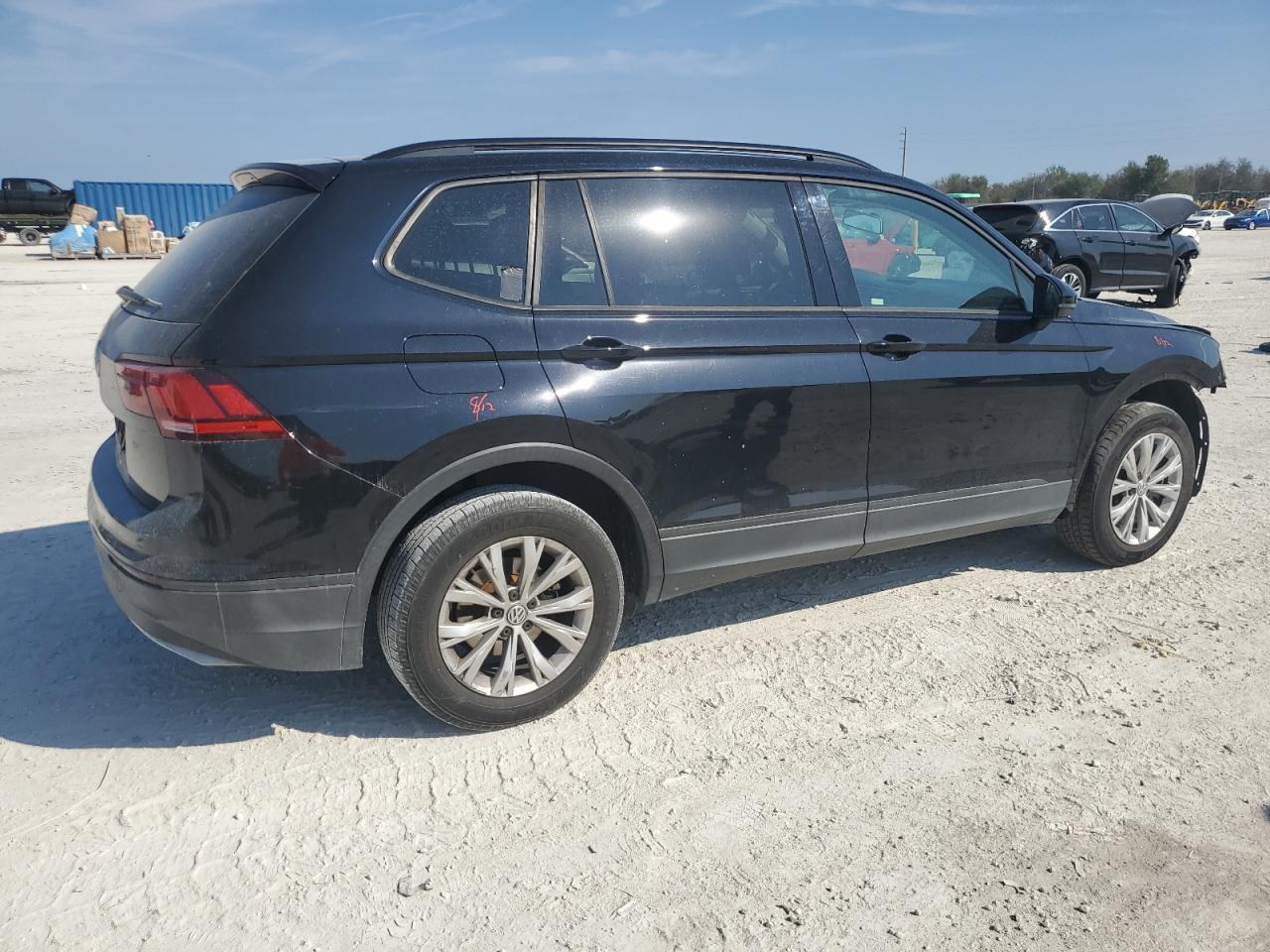2019 Volkswagen Tiguan - Image 3