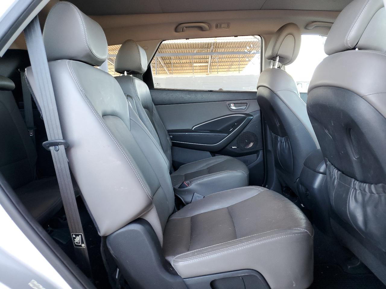 2015 Hyundai Santa Fe - Image 11