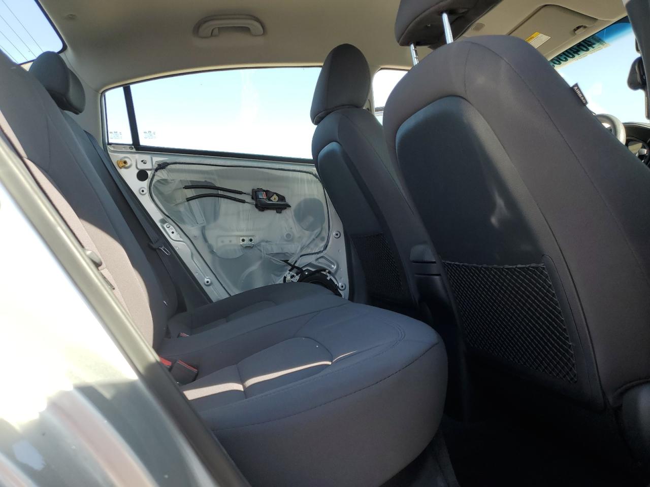 2015 Kia Rio - Image 10