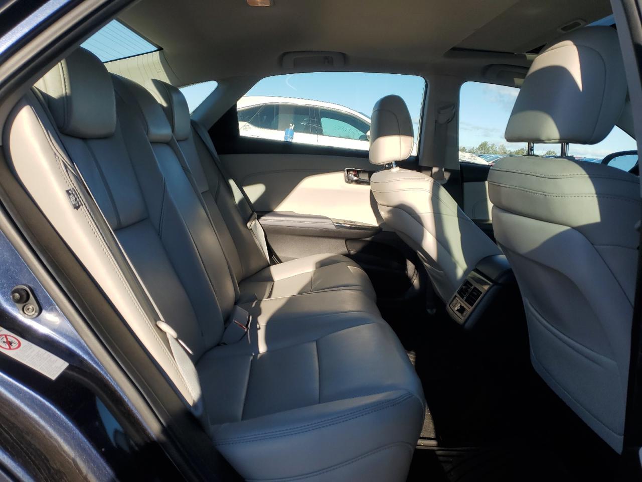 2015 Toyota Avalon - Image 10