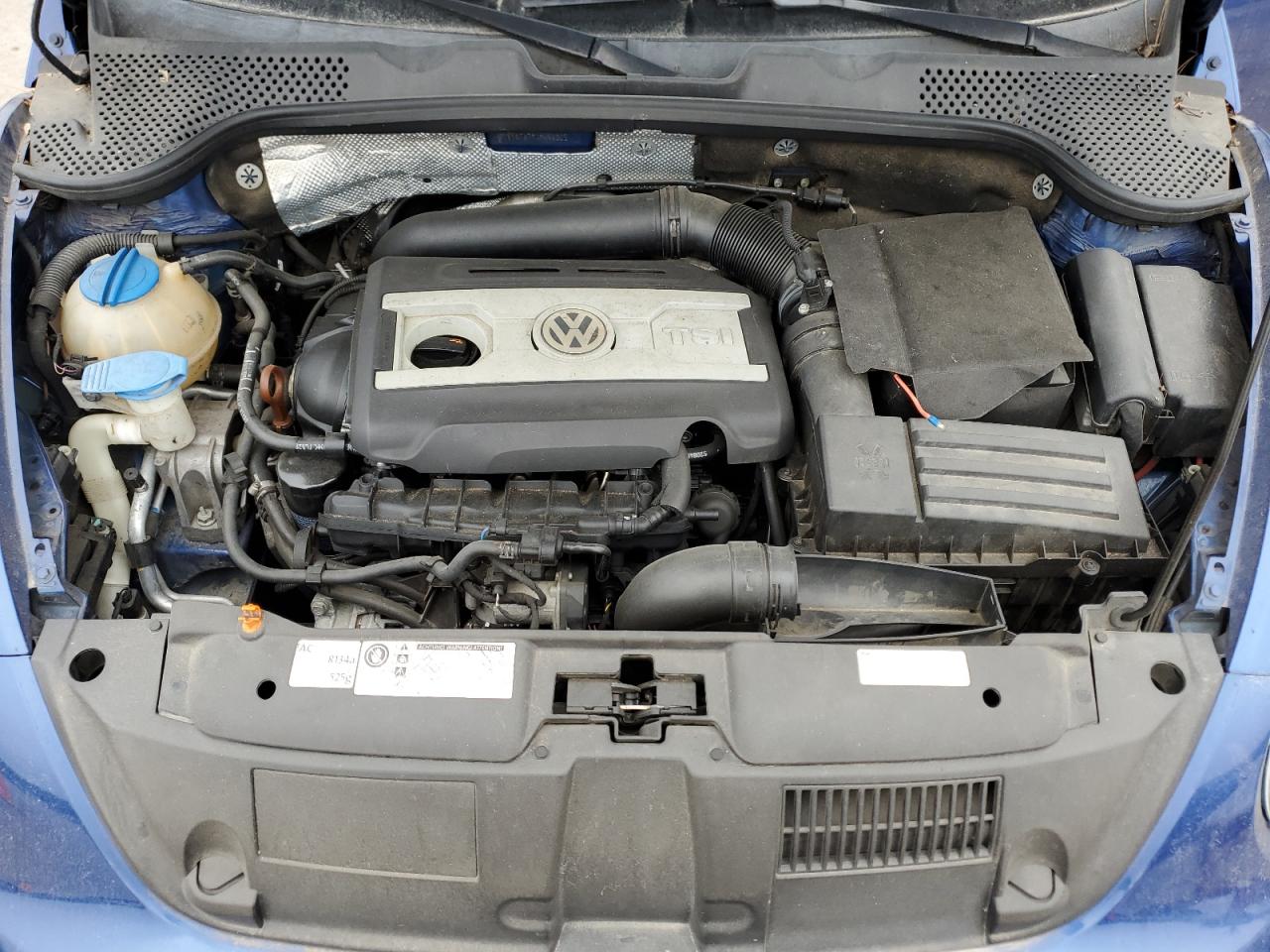 2012 Volkswagen Beetle - Image 11