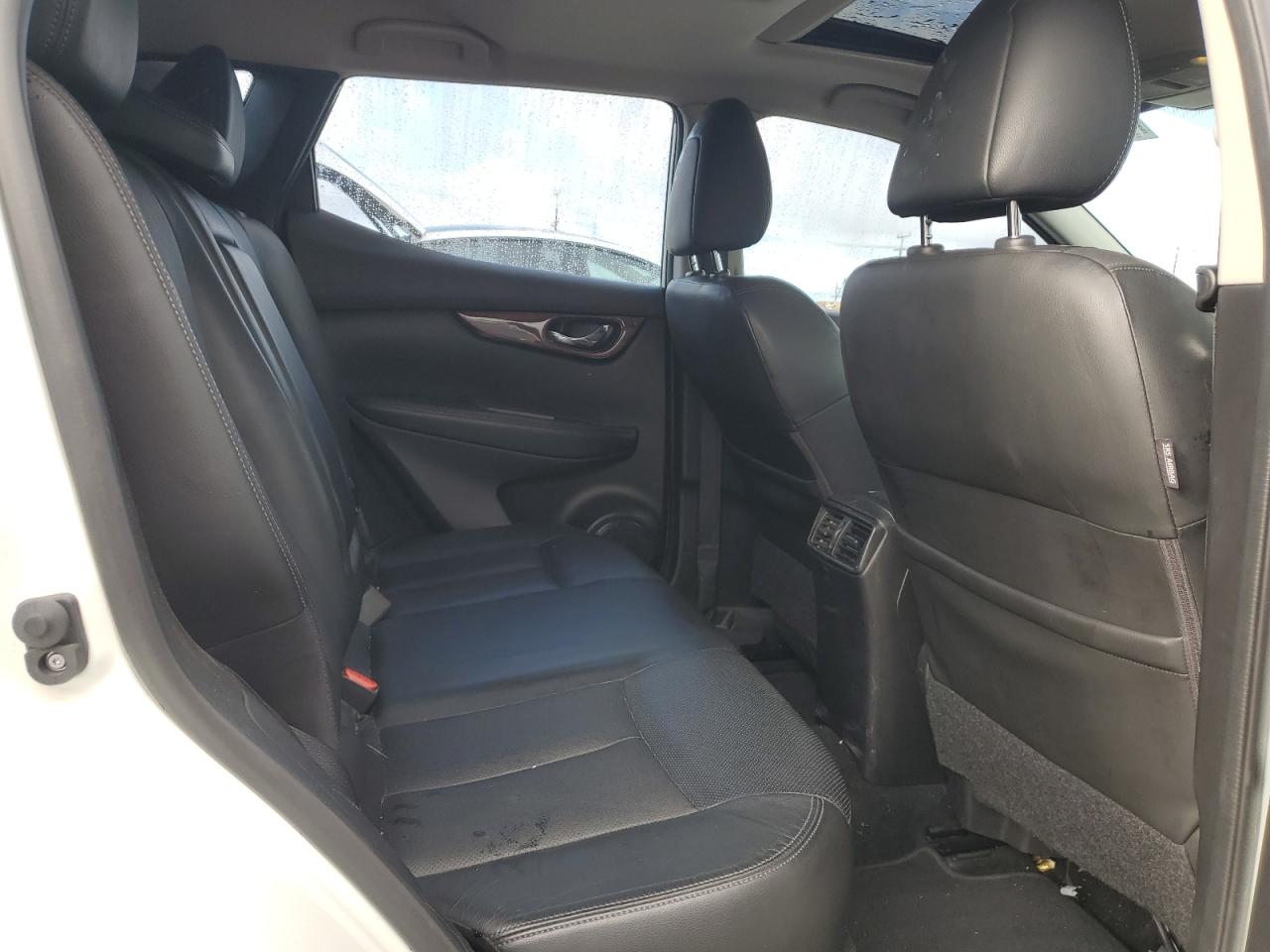 2017 Nissan Rogue - Image 11