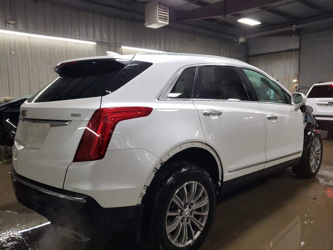 2019 Cadillac XT5 - Image 3