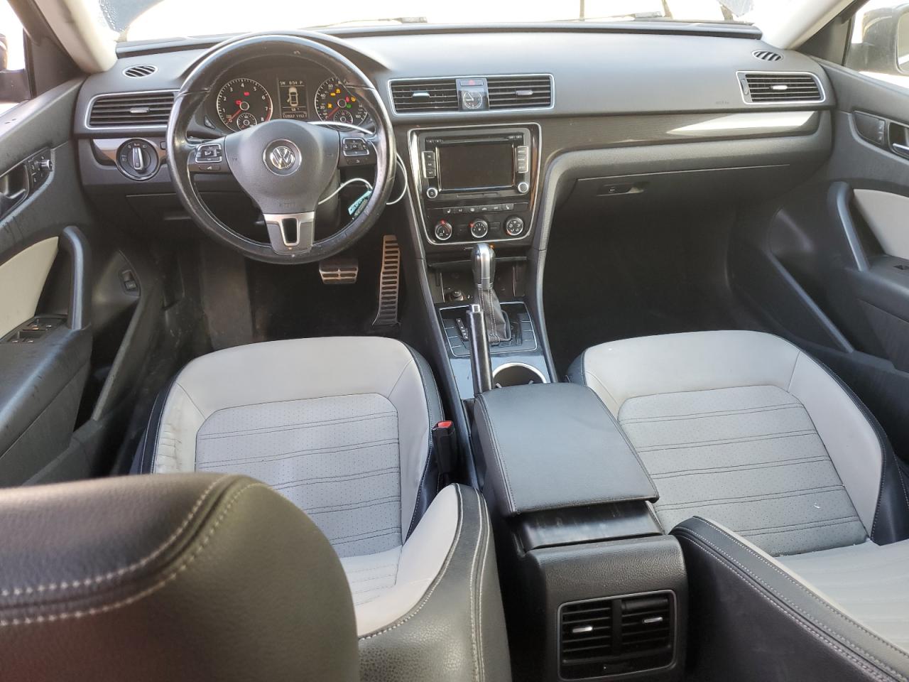 2015 Volkswagen Passat - Image 8