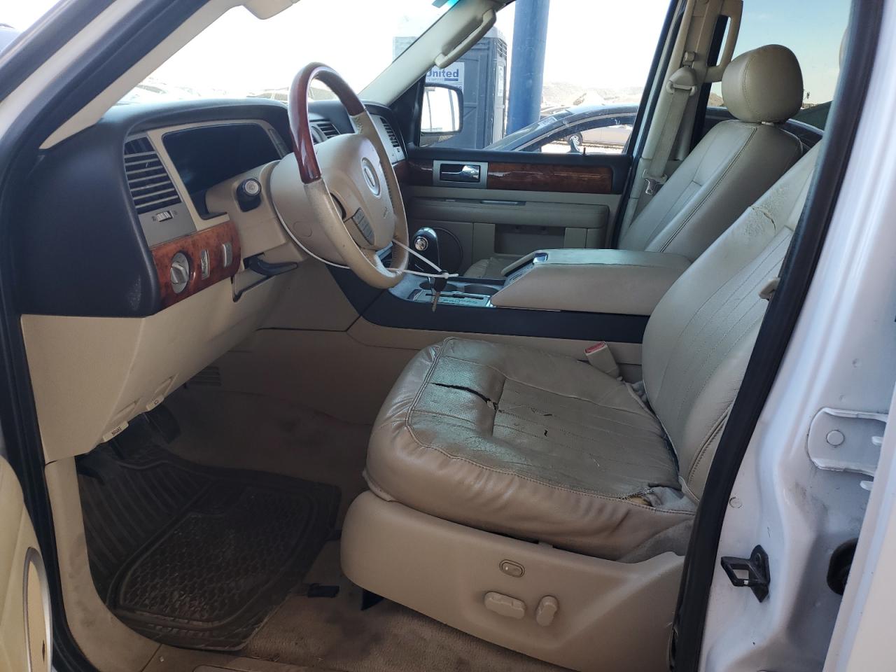 2006 Lincoln Navigator - Image 7