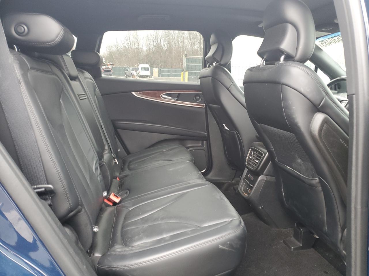 2019 Lincoln Nautilus - Image 11