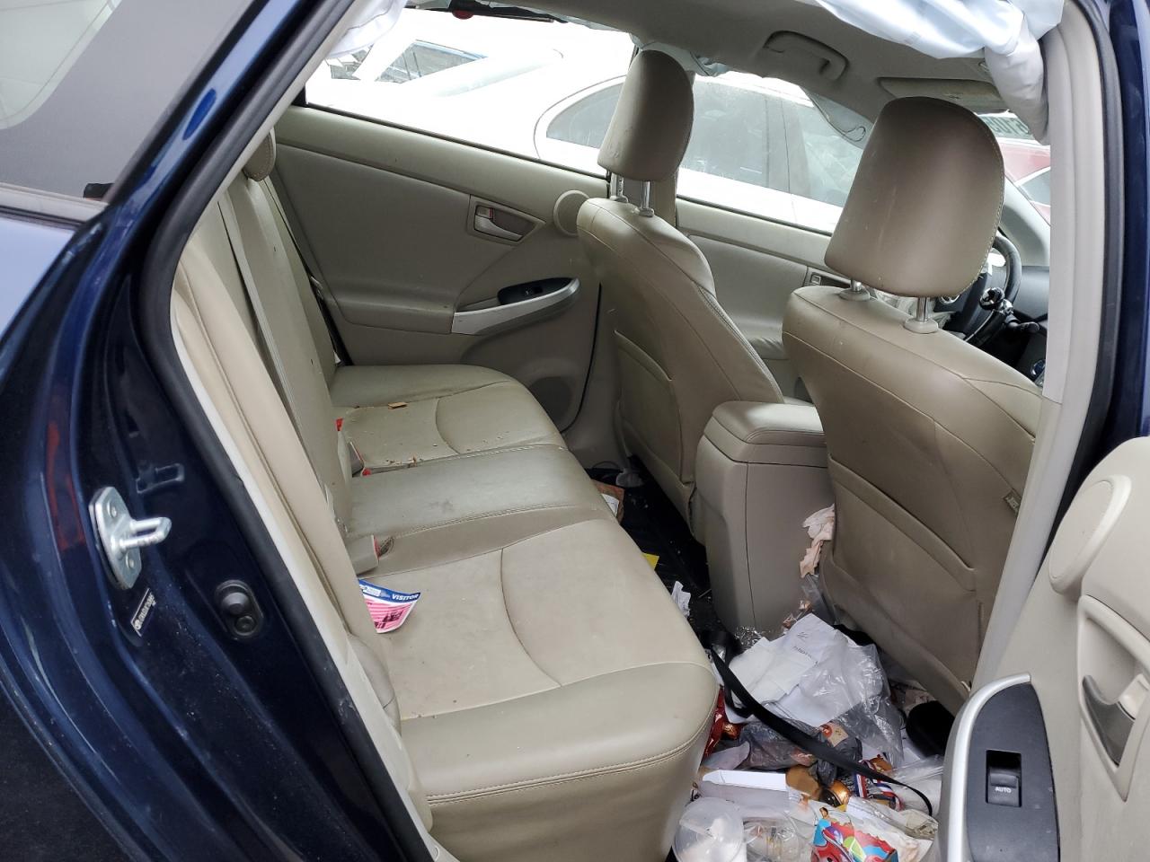 2012 Toyota Prius - Image 10