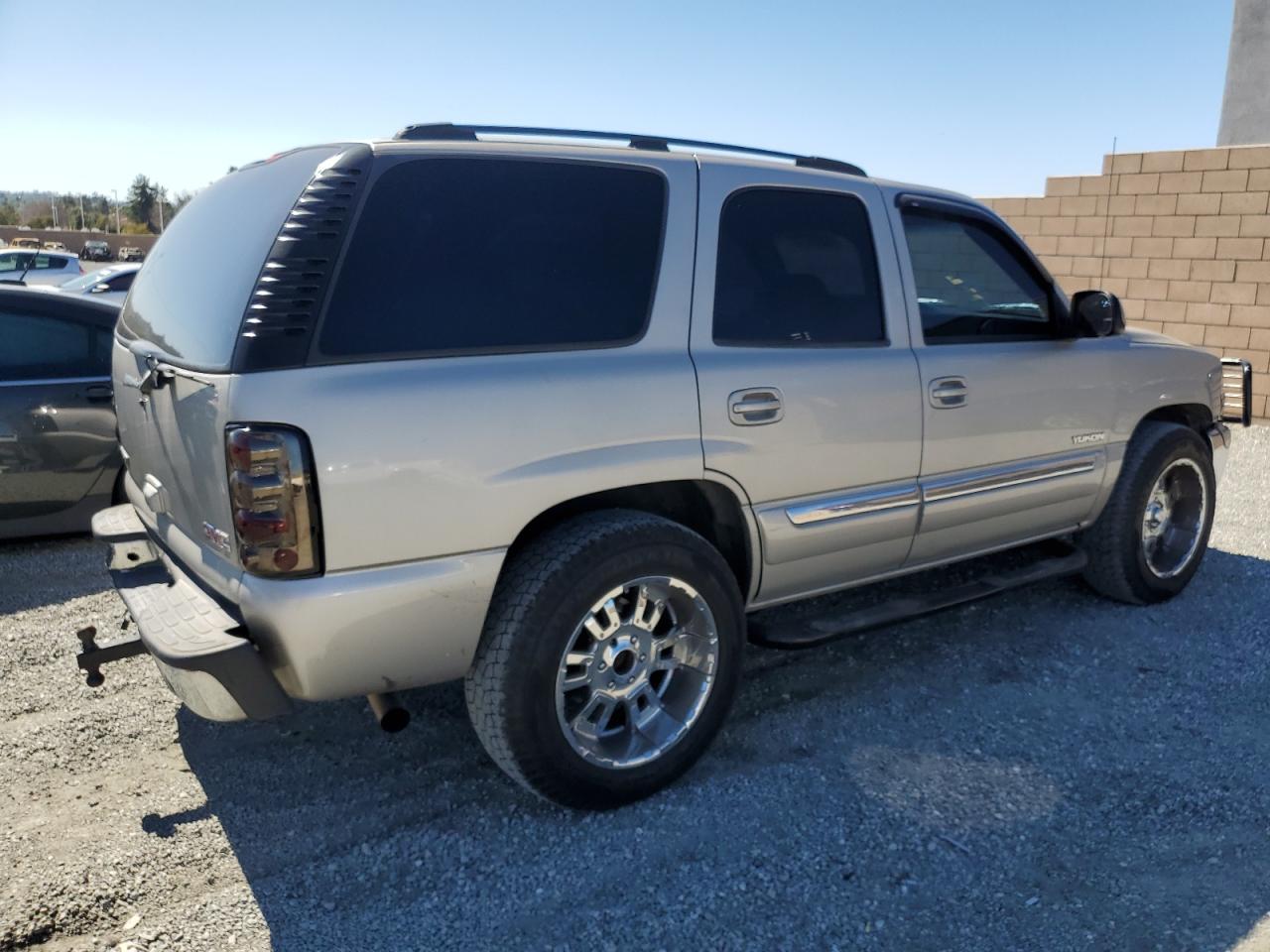 2004 GMC Yukon - Image 3