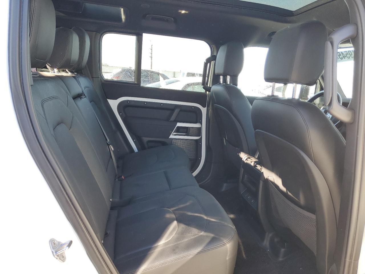 2023 Land Rover Defender - Image 11