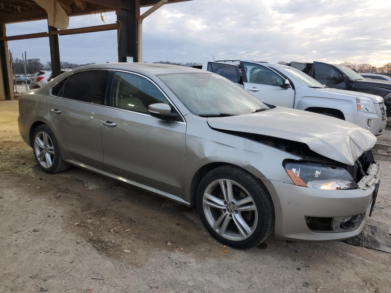 2014 Volkswagen Passat - Image 4