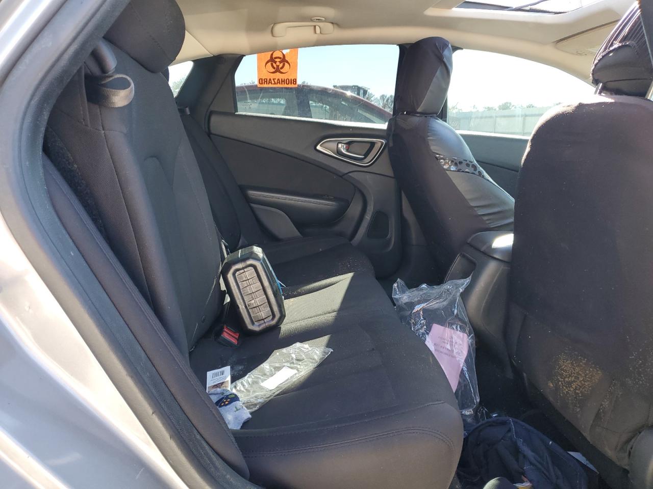 2015 Chrysler 200 - Image 10