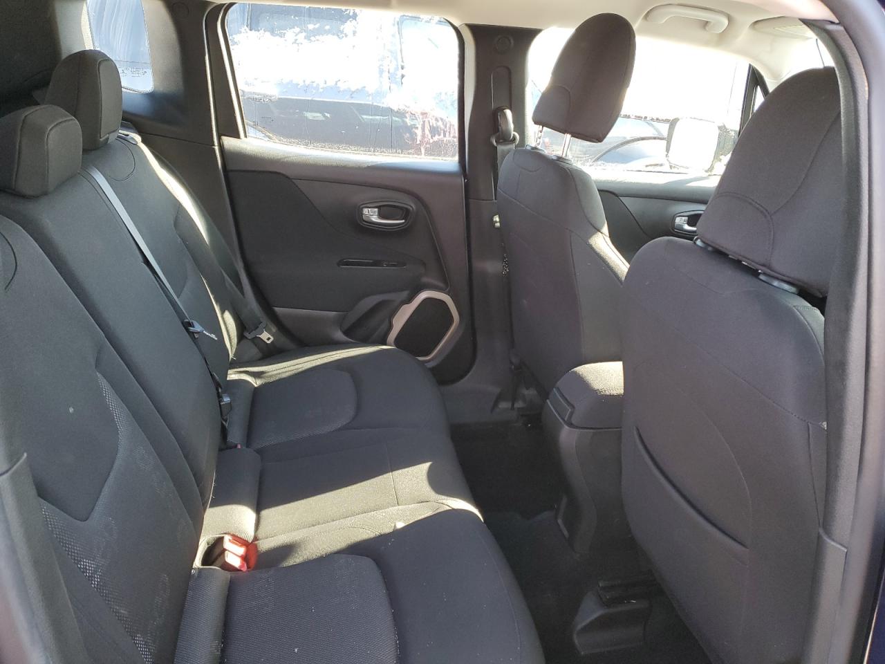2017 Jeep Renegade - Image 11