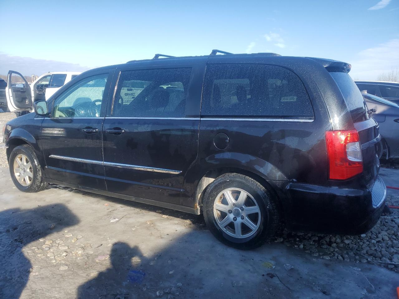 2012 Chrysler Town & Country - Image 2