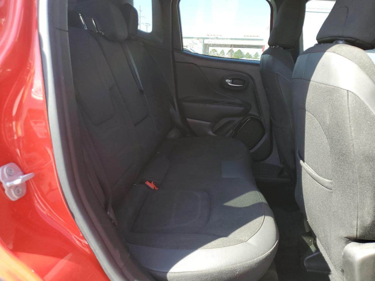 2017 Jeep Renegade - Image 11