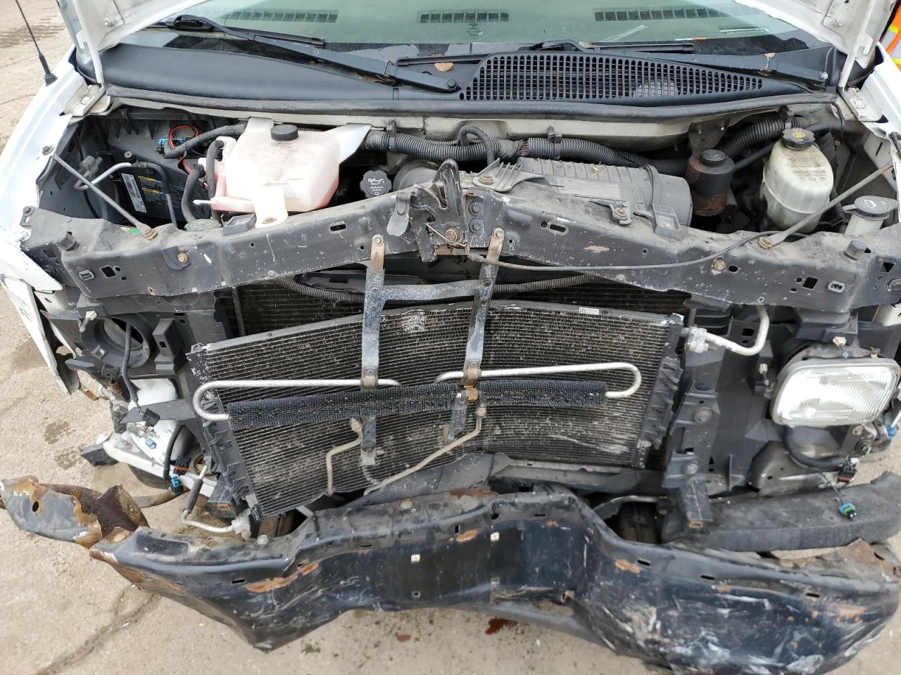 2011 Chevrolet Express - Image 12