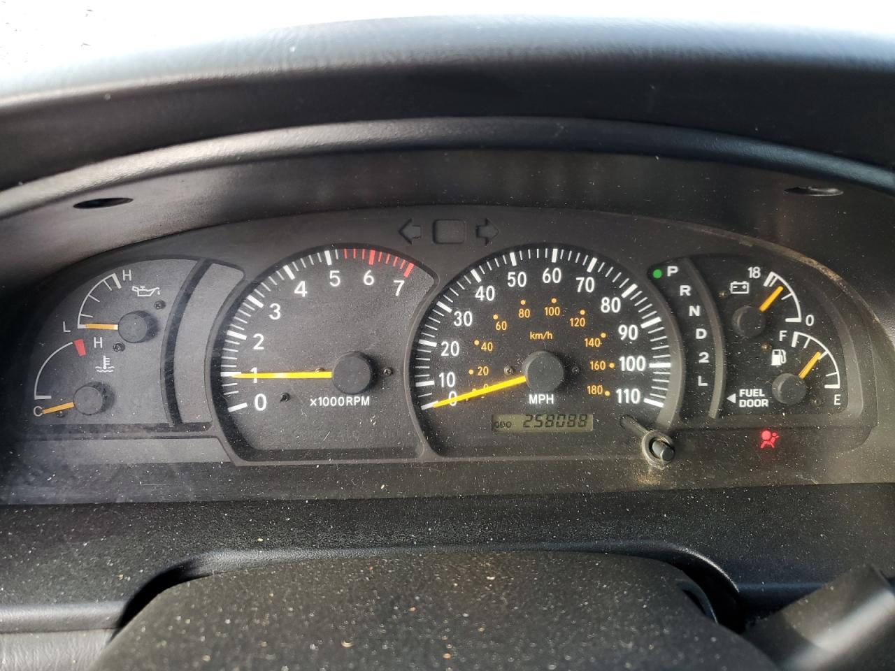 2004 Toyota Tundra - Image 9