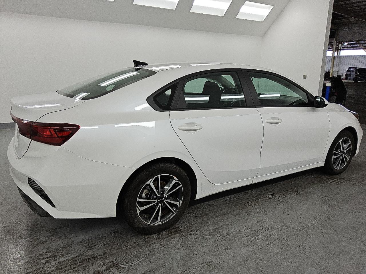 2024 Kia Forte - Image 3