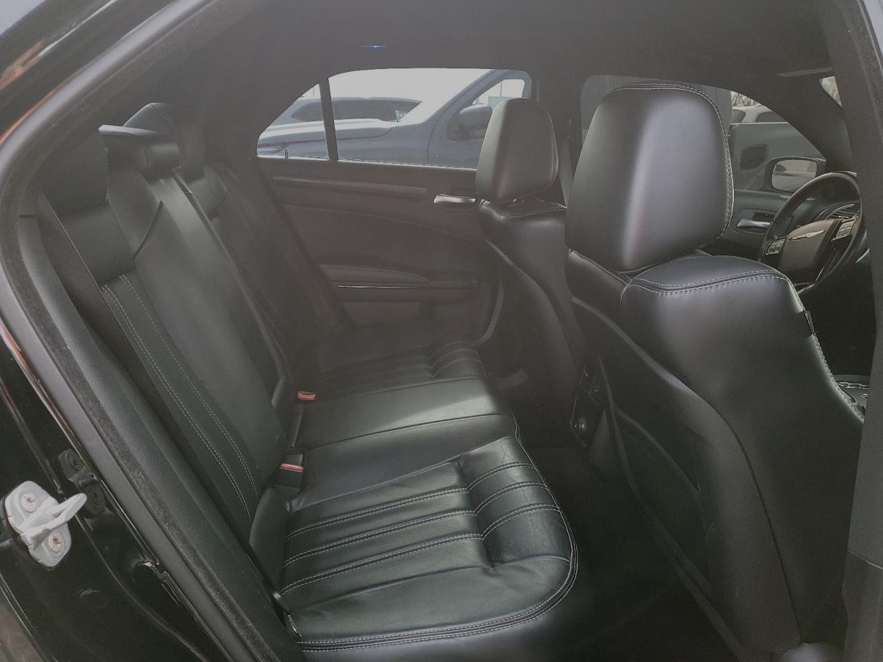 2014 Chrysler 300 - Image 10