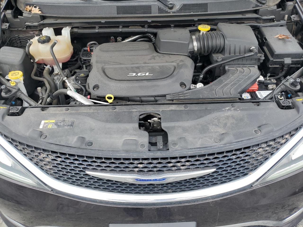 2019 Chrysler Pacifica - Image 12