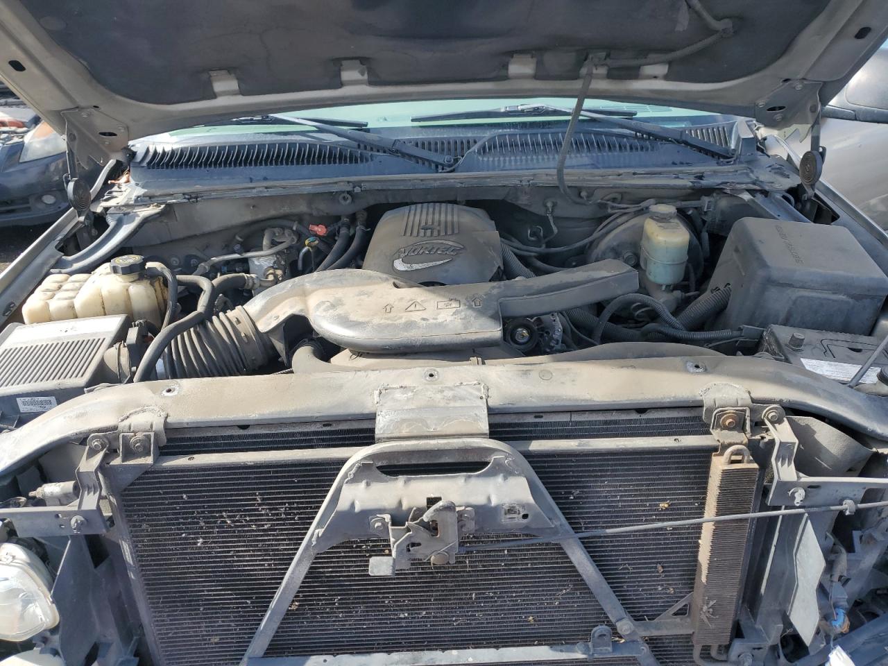 2002 Chevrolet Suburban - Image 12
