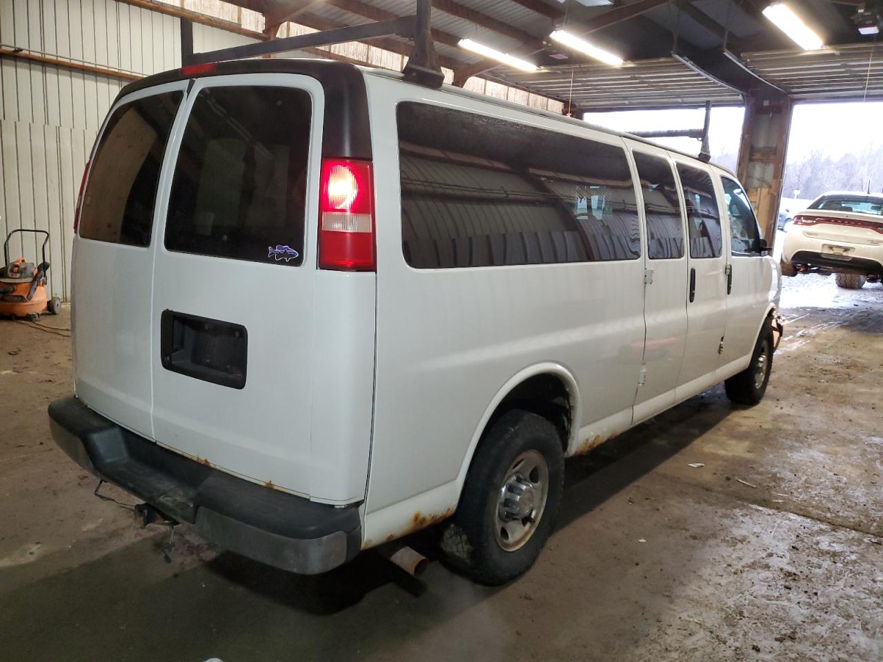 2011 Chevrolet Express - Image 3