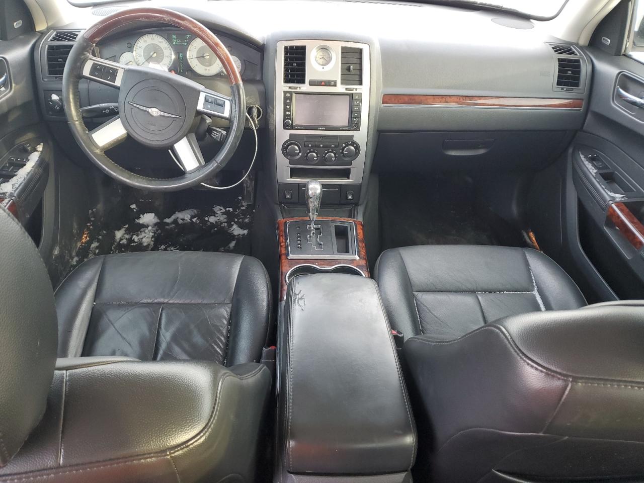 2010 Chrysler 300 - Image 8
