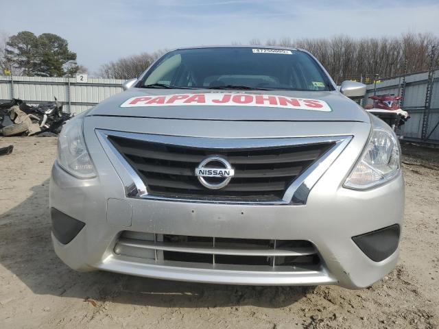  NISSAN VERSA 2017 Сріблястий
