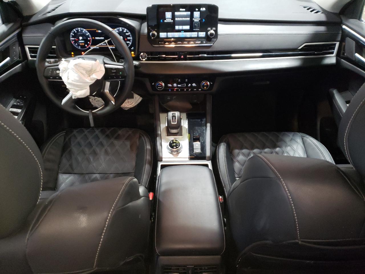 2024 Mitsubishi Outlander - Image 8