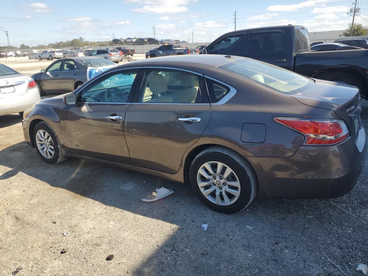 2014 Nissan Altima - Image 2