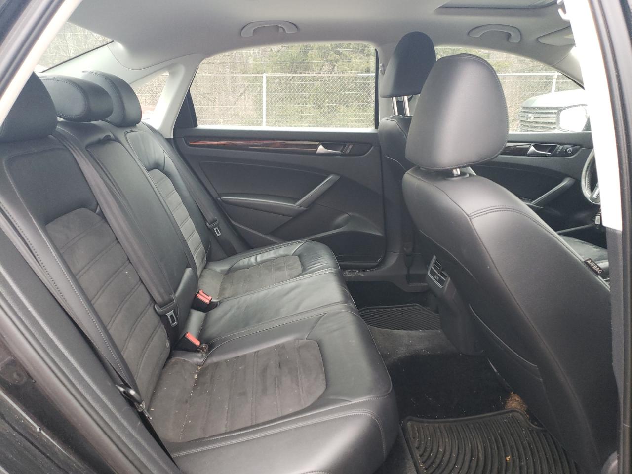 2015 Volkswagen Passat - Image 10