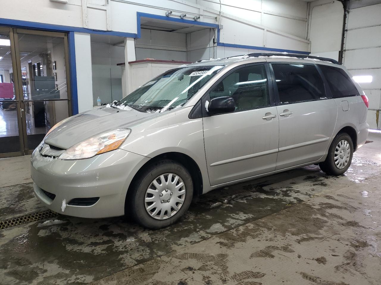 2009 Toyota Sienna - Image 1