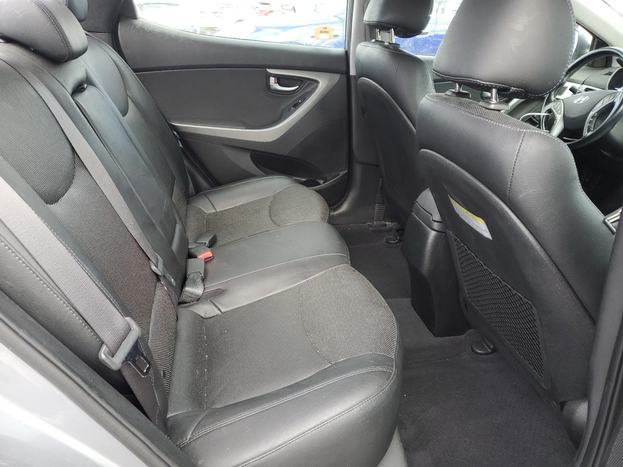 2015 Hyundai Elantra - Image 11