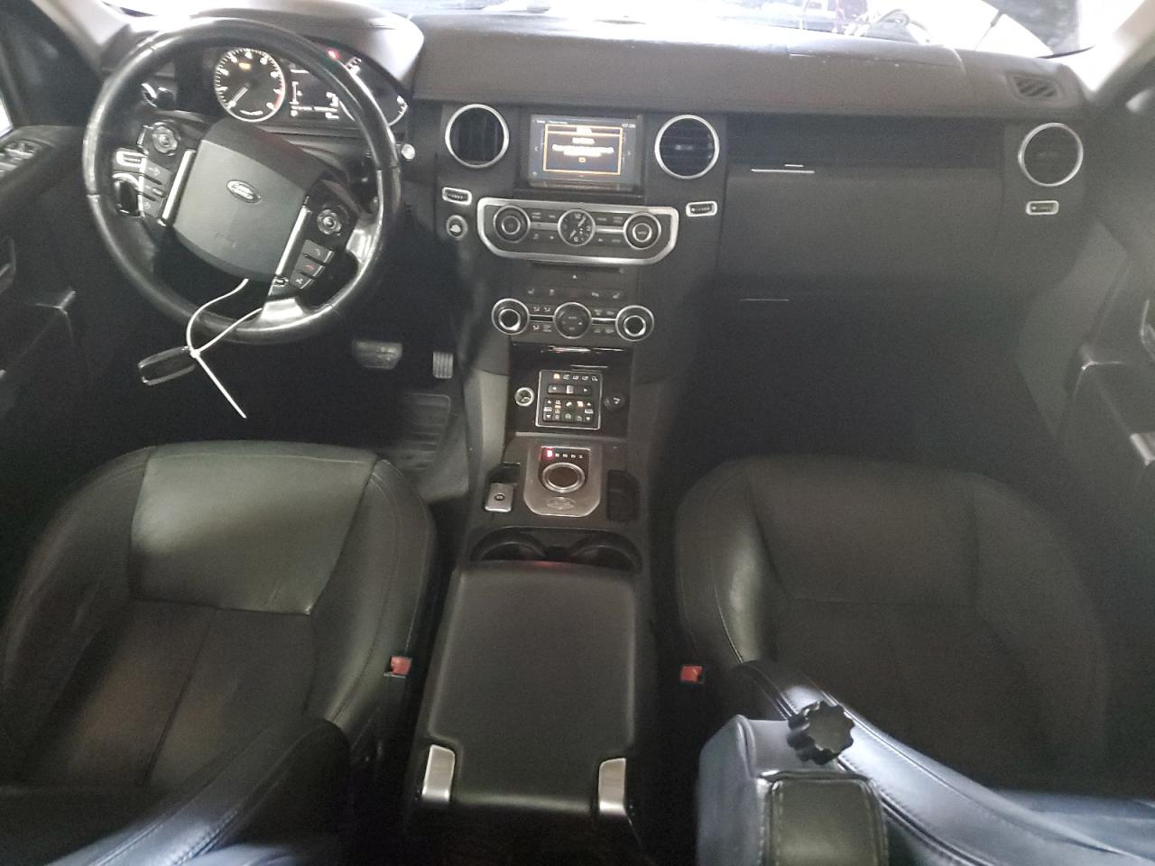 2016 Land Rover LR4 - Image 8